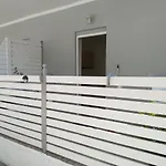 Papatsas Center דירה נידרי